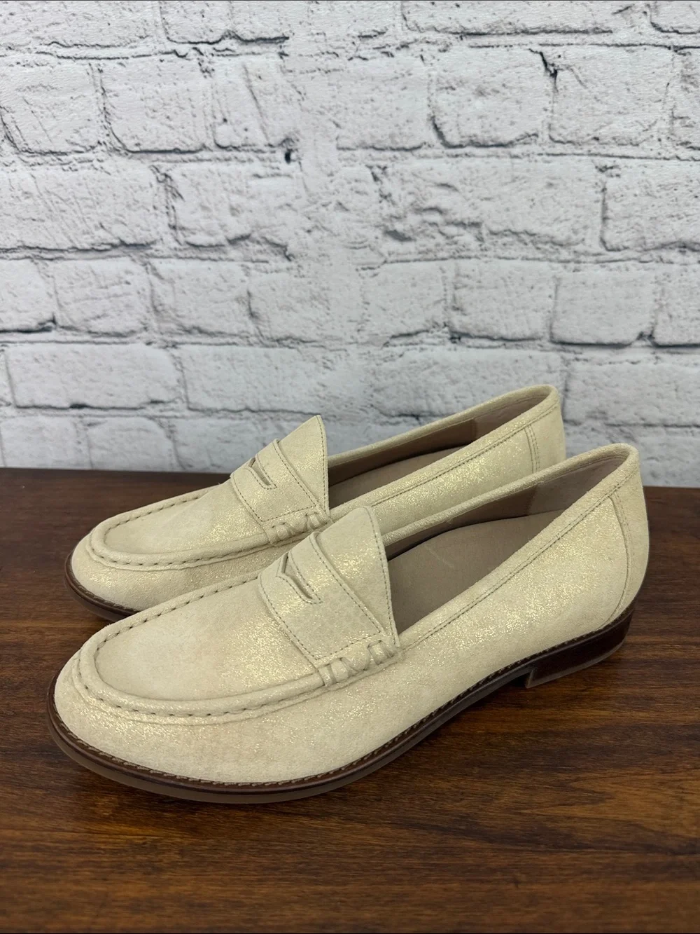 Vionic Waverly Cream Shimmer Suede Penny Loafers Women’s Size 8M (39) NWOB